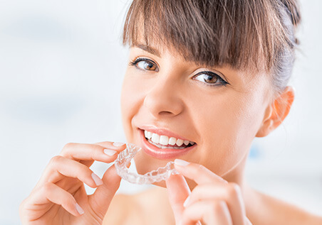 woman with whitening tray