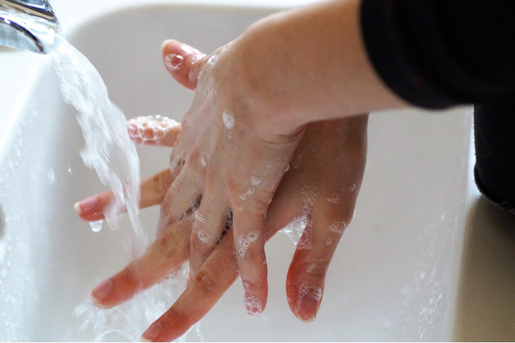Photo demonstrating proper hand washing technique 